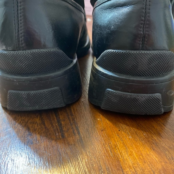 Kenneth Cole Leather Loafers with chain detail men’s size 8, black - Picture 10 of 11